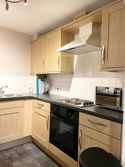 Apartment City Centre Deluxe: Spacious 1-Bed with Flexible Sleeping & Free Parking Southampton